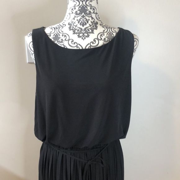 🔴 2 for $25 Ivanka Trump cocktail dress black Sleeveless size 2 - Picture 2 of 7